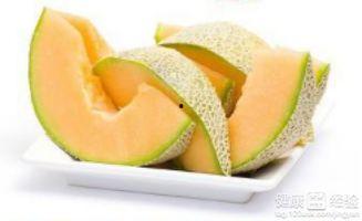 老人孩子吃哈密瓜视频,老人孩子共享哈密瓜美味瞬间