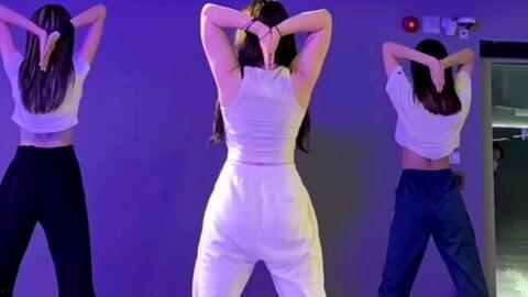 美女跳舞吃瓜直播视频,美女直播跳舞吃瓜，网友直呼过瘾