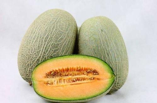 某男子吃哈密瓜脱臼视频,意外瞬间引网友热议