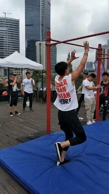 晨练吃瓜群众视频,吃瓜群众围观瓜王争霸