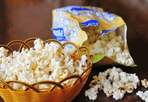 看戏吃瓜爆米花视频播放,看戏吃瓜，跟随视频感受视听盛宴